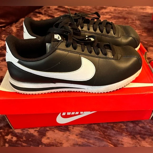 Nike Cortez black with white mens 8.5 very good condition - Picture 5 of 5
